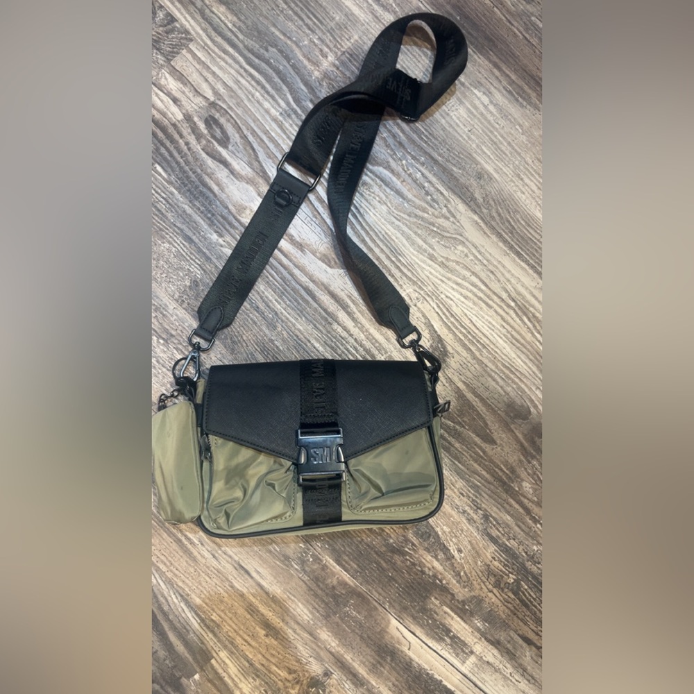 Stylish Black and Green Steve Madden Purse